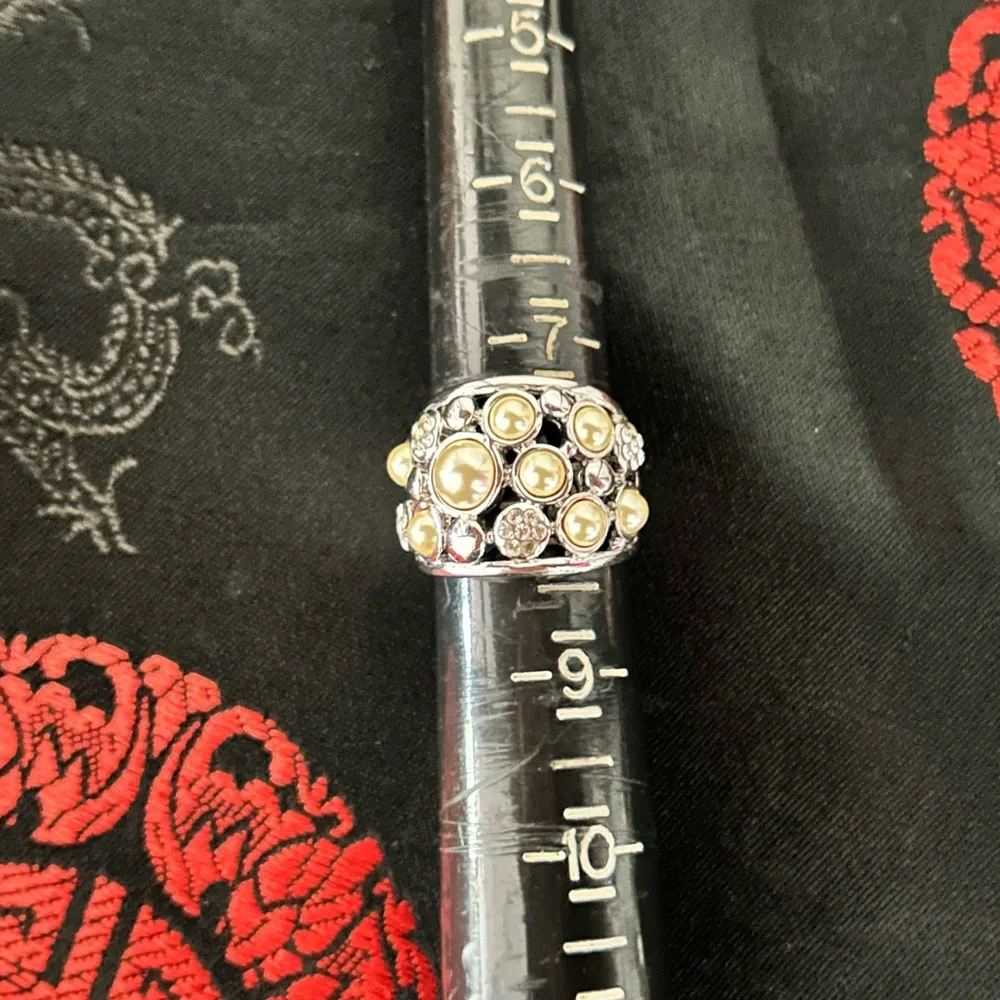 Elegant‎ Silver and Cream Pearl Ring